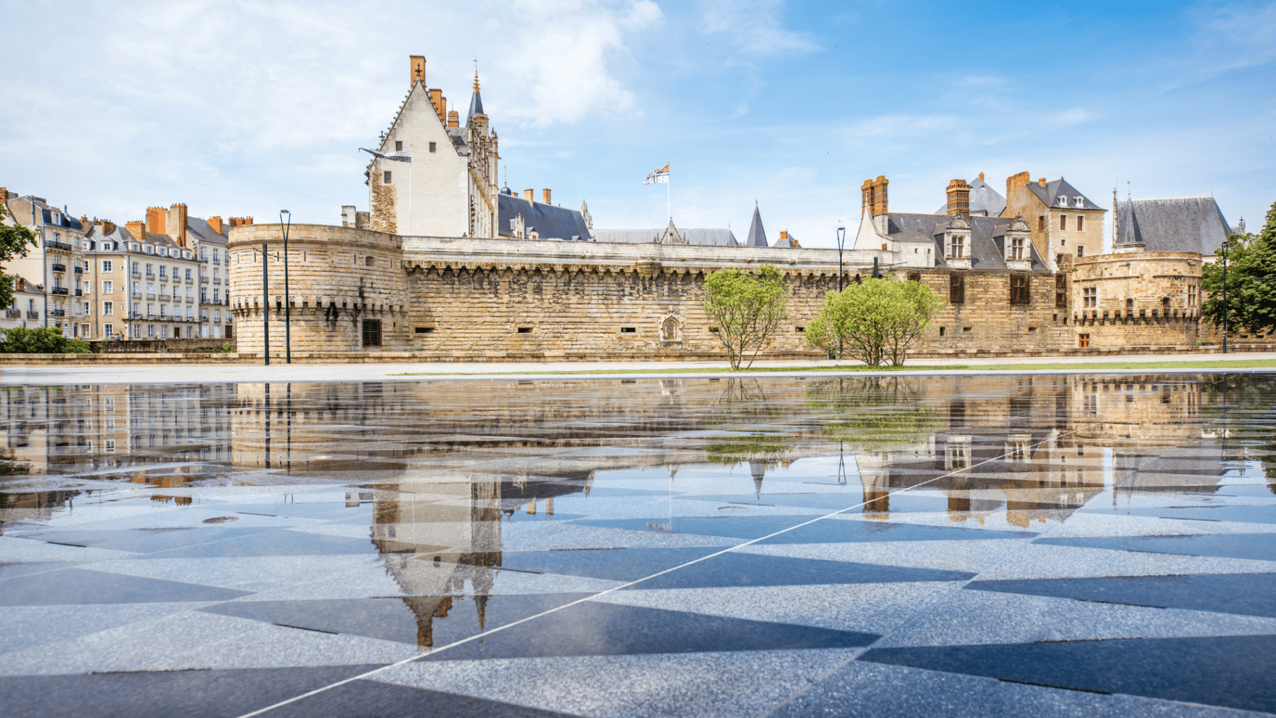 Pourquoi investir dans des locaux professionnels à Nantes